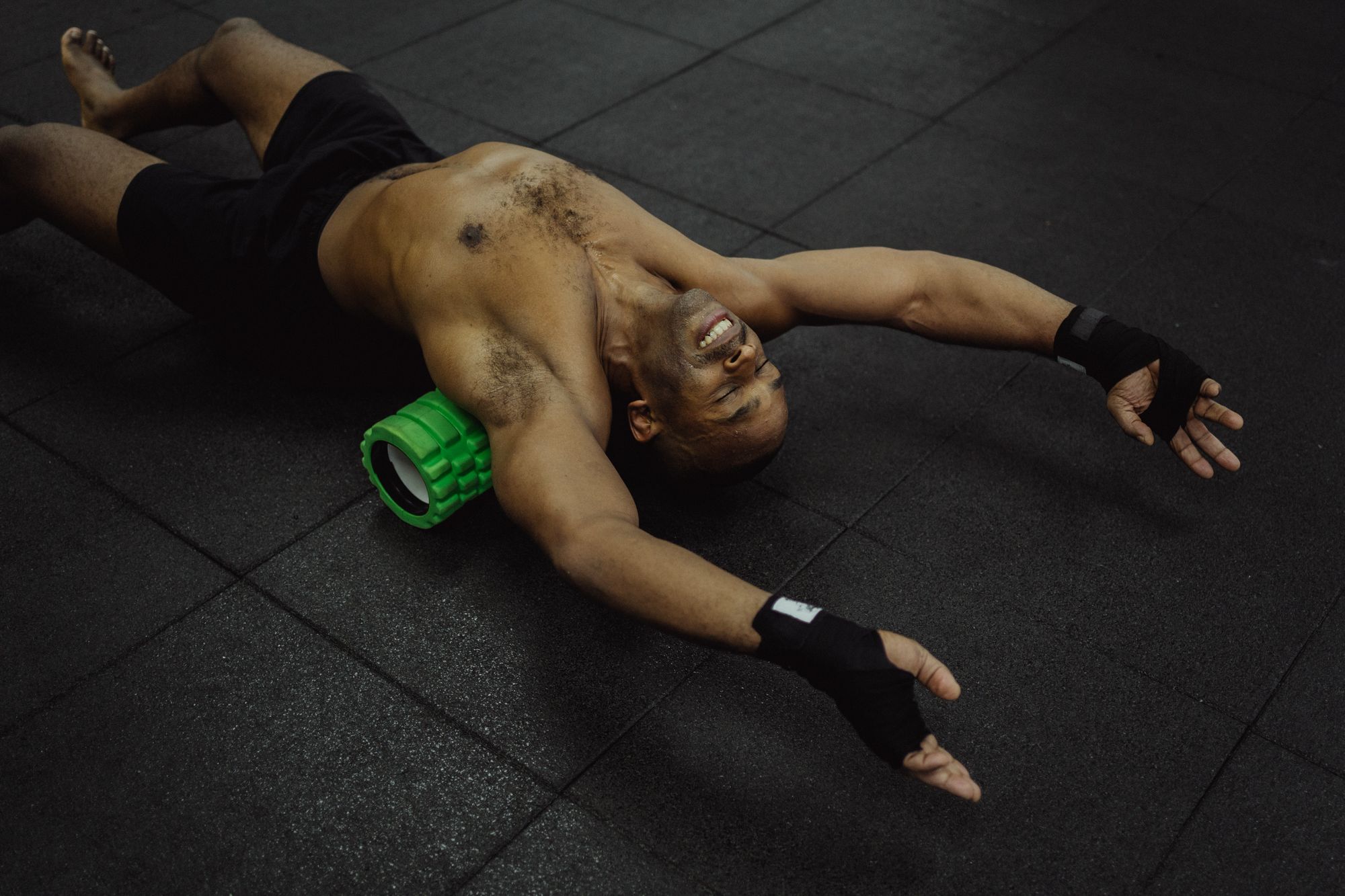 Photo by Ketut Subiyanto - Foam rolling